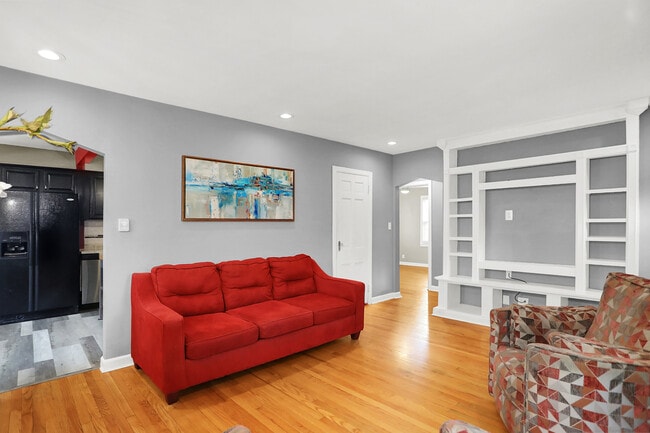 Building Photo - 233 W Westfield Blvd