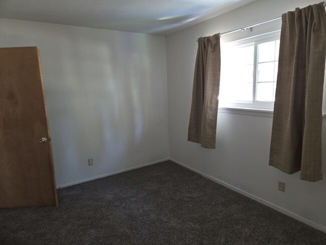 Building Photo - unfurnished two bedroom house