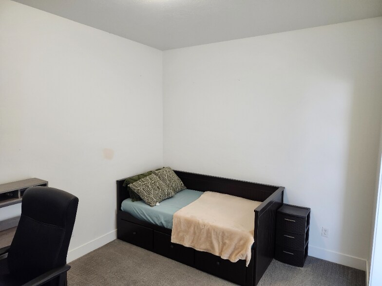 Building Photo - 99 N Lasalle Dr