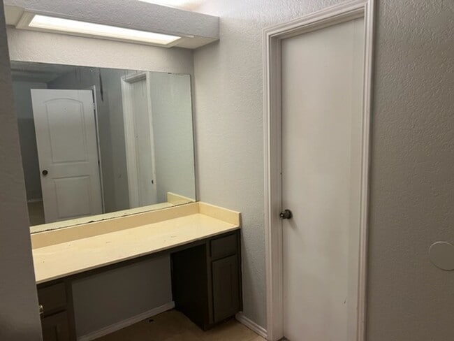 Building Photo - 1712 San Rafael St