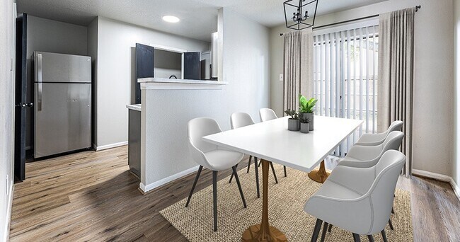 Building Photo - Villas on 517