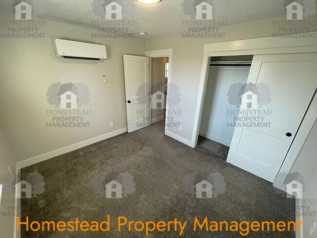 Building Photo - 644