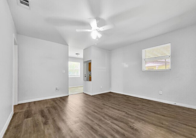 Building Photo - Beautiful Renovated Single Family |  3 BR/1BA | 1-Car Covered Parking | Gated backyard