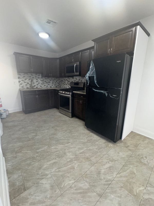 Building Photo - 130 Franklin St