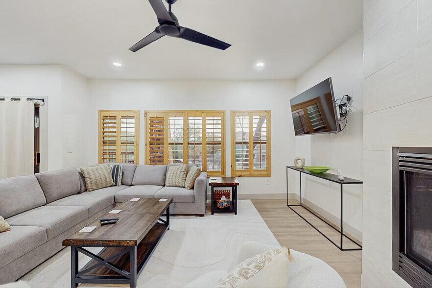 Building Photo - 19700 N 76th St