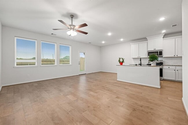 Building Photo - 27931 Western Crk Ct