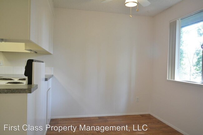 Building Photo - 4628 Oakridge Rd