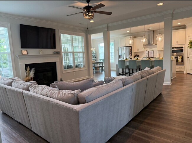 Building Photo - Luxury Living in Simpsonville – Spacious Home with Premium Amenities