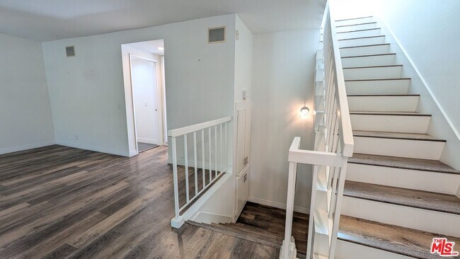 Building Photo - 1696 Palisades Dr