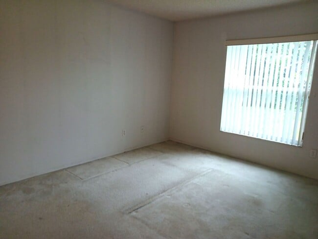 Building Photo - Kissimmee Single Family 3x2  Home!