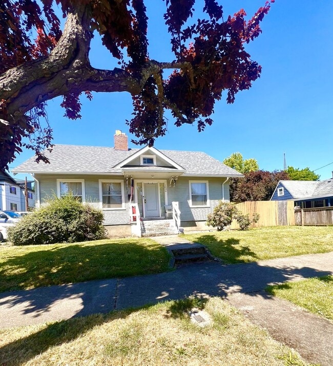 Primary Photo - Spacious Campus Home! - $300 OFF 1ST MONTH...