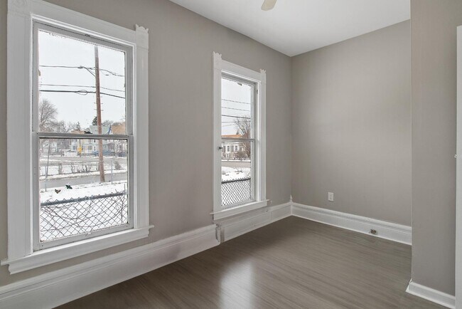 Building Photo - 304 Baker Ave