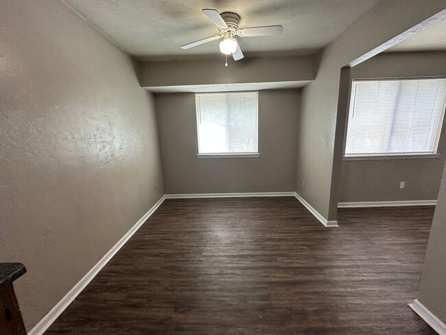 Building Photo - 749 Pointe Ct