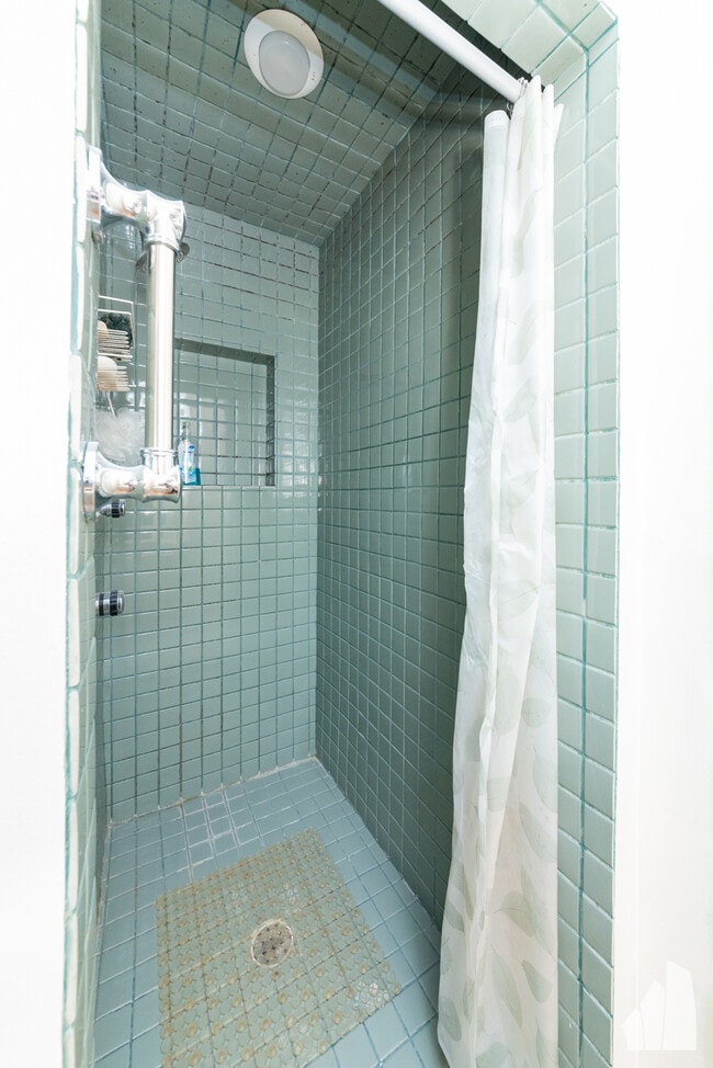 Building Photo - 3945 N Christiana Ave