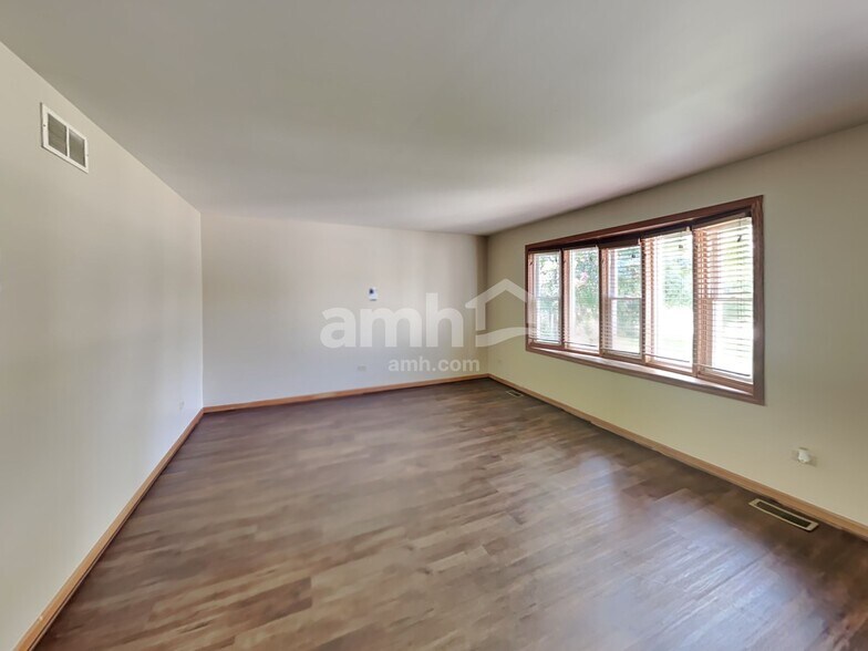Building Photo - 6917 Monmouth Dr