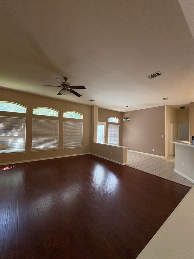 Building Photo - 207 Kettleman Ln N