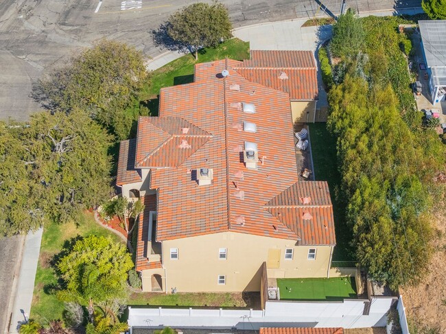 Building Photo - Beautifully Renovated Torrance Home!