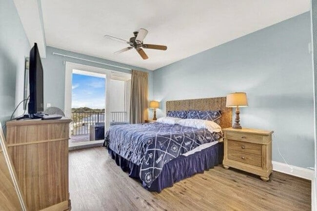 Building Photo - 9800 S Thomas Dr