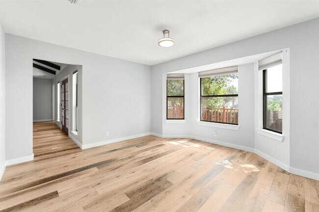 Building Photo - 1215 Robin Trail