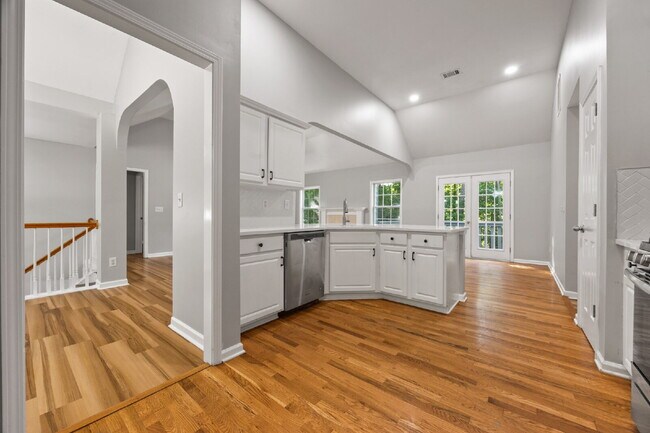 Building Photo - Spacious 3BR/3BA + 2 Bonus Rooms | $2,500/...