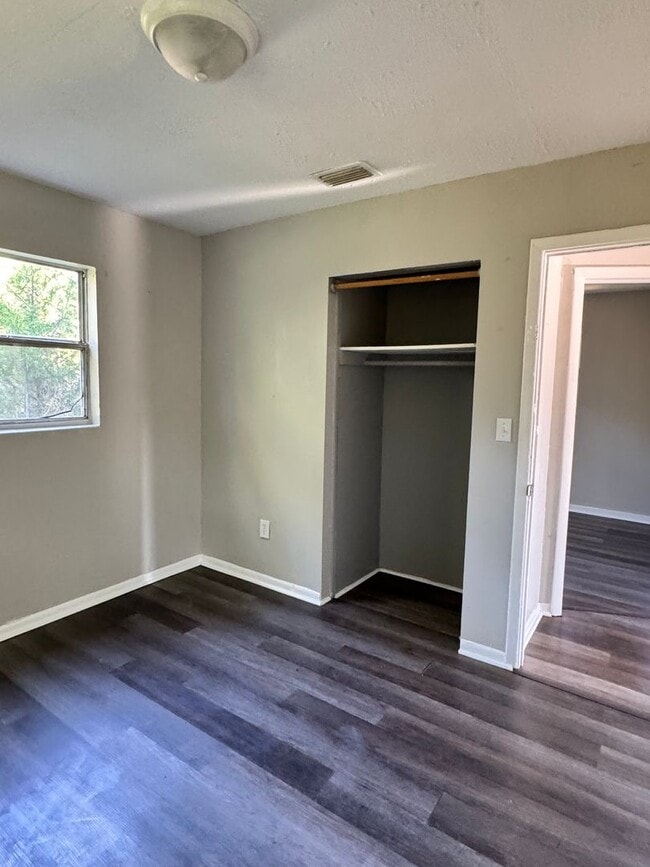 Building Photo - 203 D St