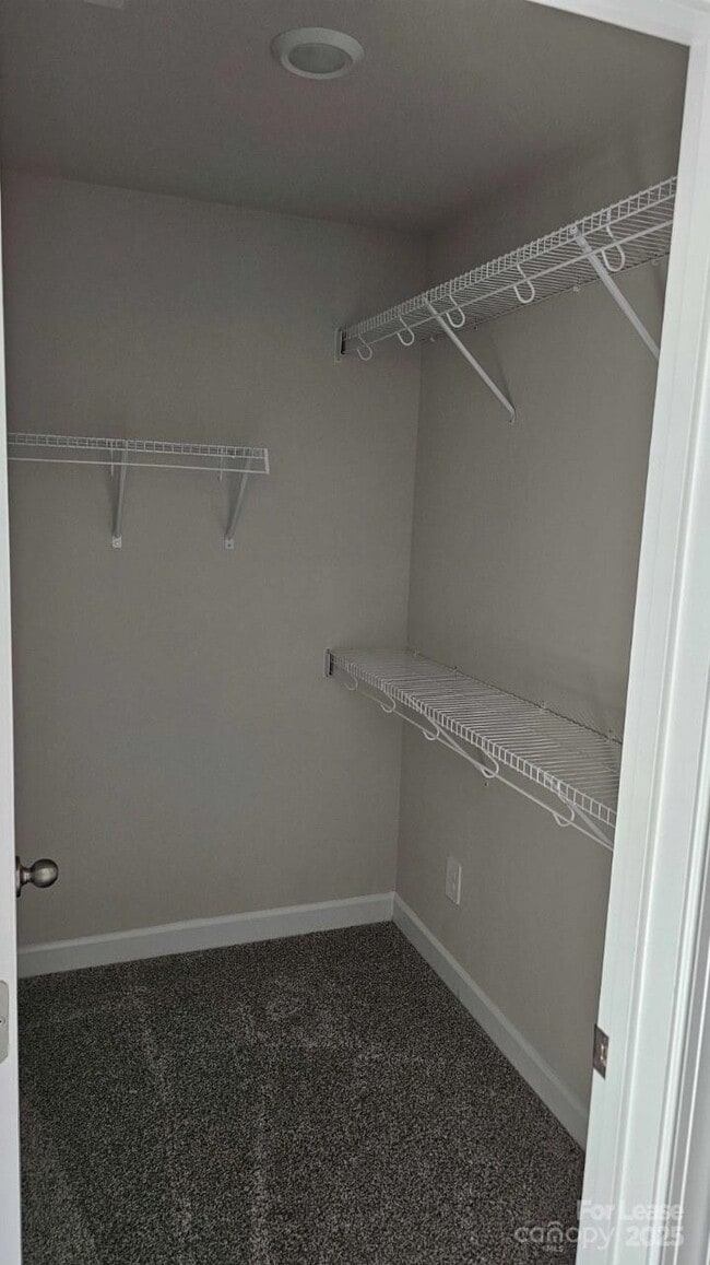 Building Photo - 6122 Starview Ter