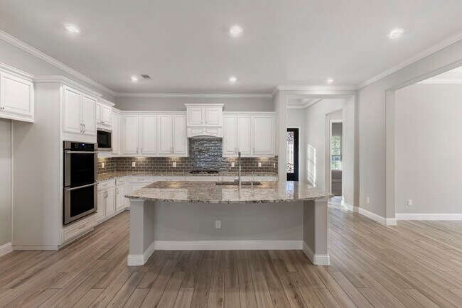 Building Photo - 18855 Collins View Dr
