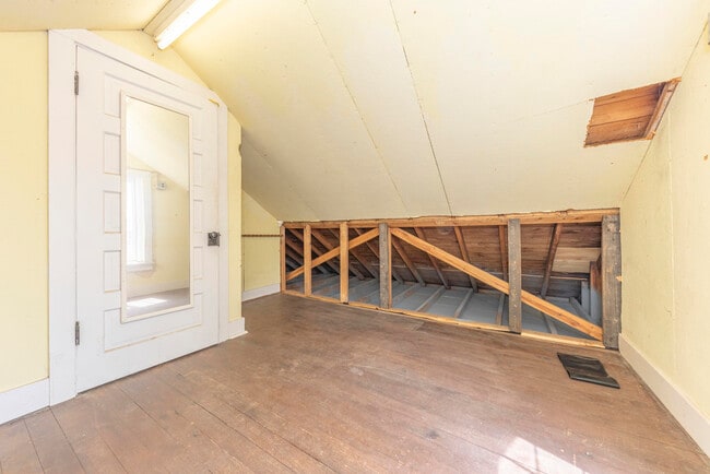 Building Photo - 1324 Wells St