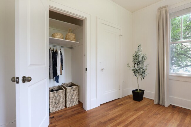 Building Photo - 1572 Overton Park Ave