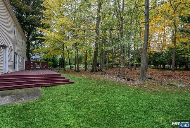 Building Photo - 20 Dogwood Dr