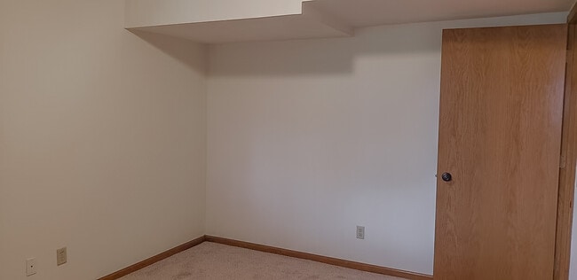 Building Photo - 113 W Parkview St