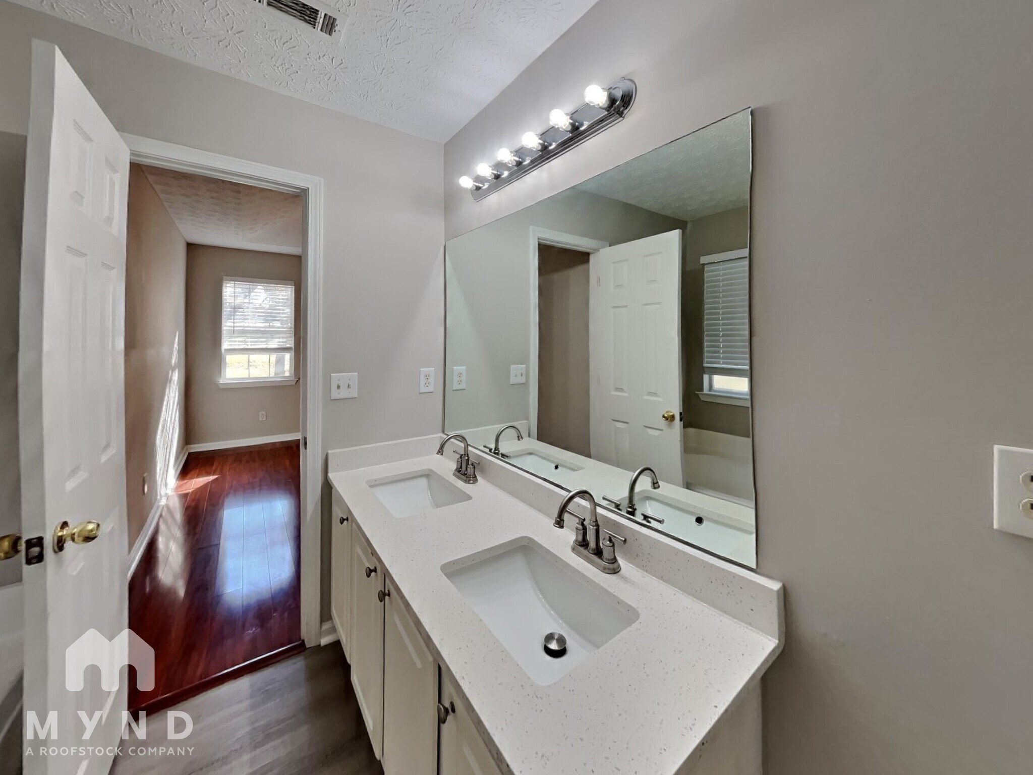 Building Photo - 301 Lacebark Ln