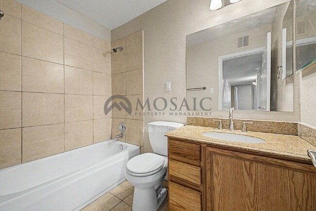 Building Photo - 1531 W 7th St