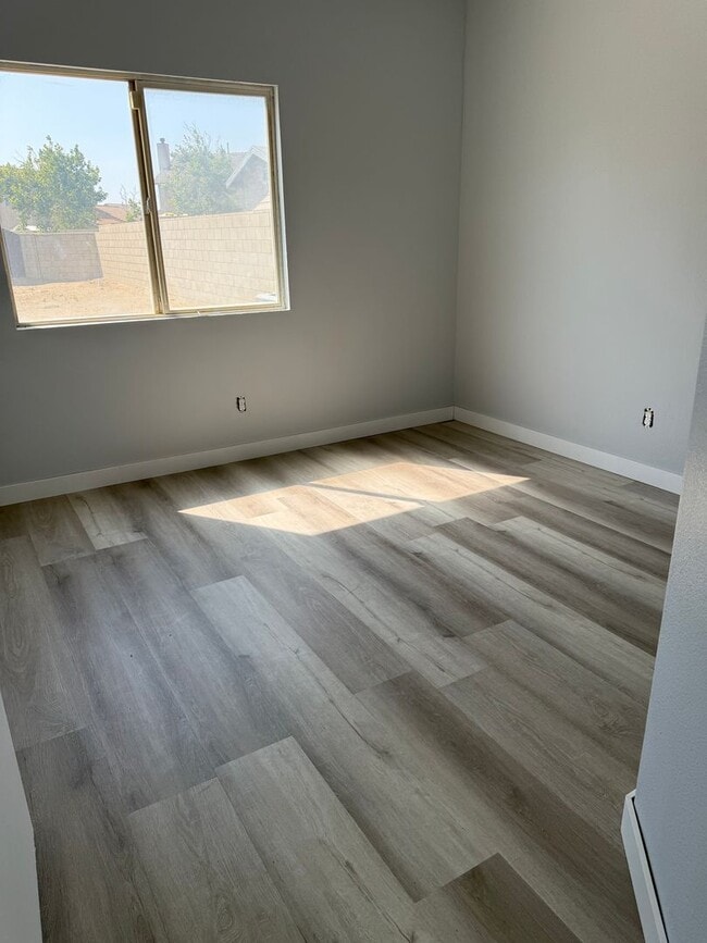 Building Photo - Move -in- Ready