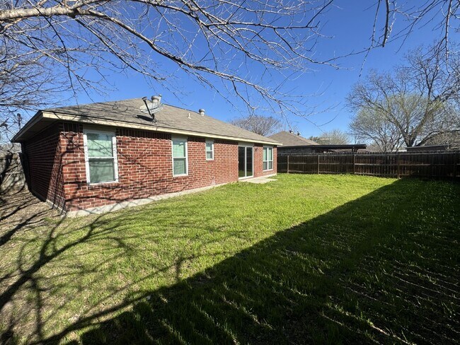 Building Photo - Charming 3-Bedroom 2- Bath home in New Bra...
