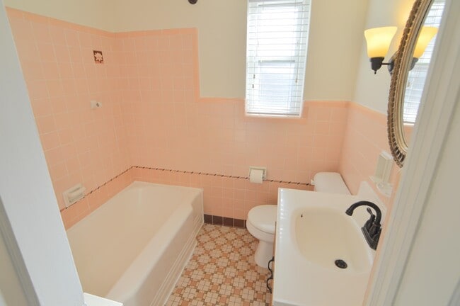 Building Photo - 27 Sunnymede Dr