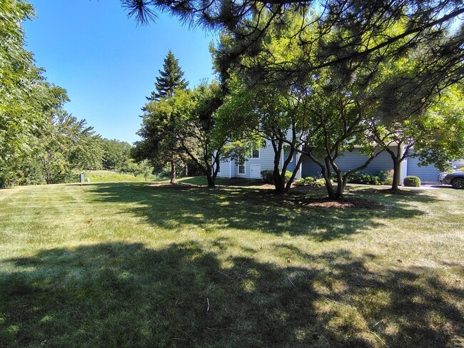 Building Photo - 667 Woodhaven Dr