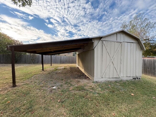 Building Photo - 102 Susan Kay Dr