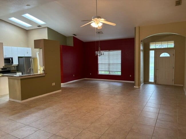 Building Photo - 15425 Sonora Dr