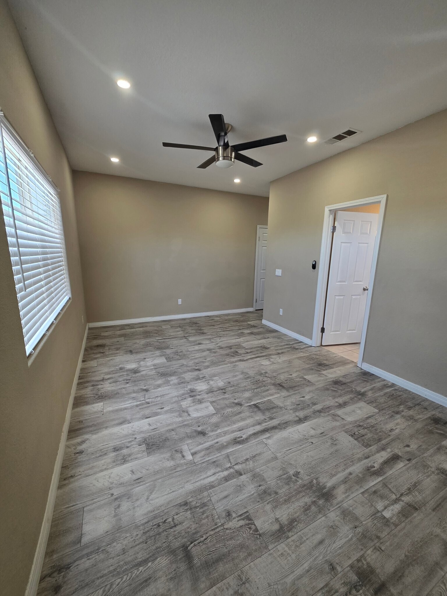 Building Photo - 8173 Viburnum Ave