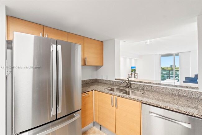 Building Photo - 2101 Brickell Ave