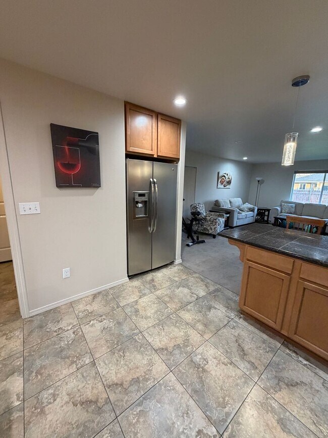 Building Photo - Single Family Home available in Quiet neighborhood.