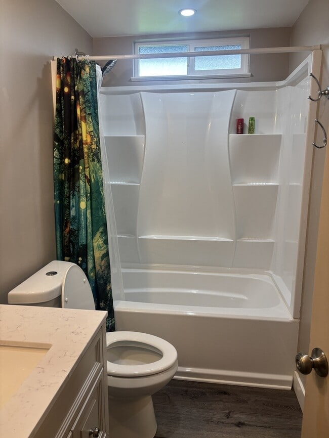 Building Photo - This charming 2-bedroom, 1-bathroom home in the heart of Modesto