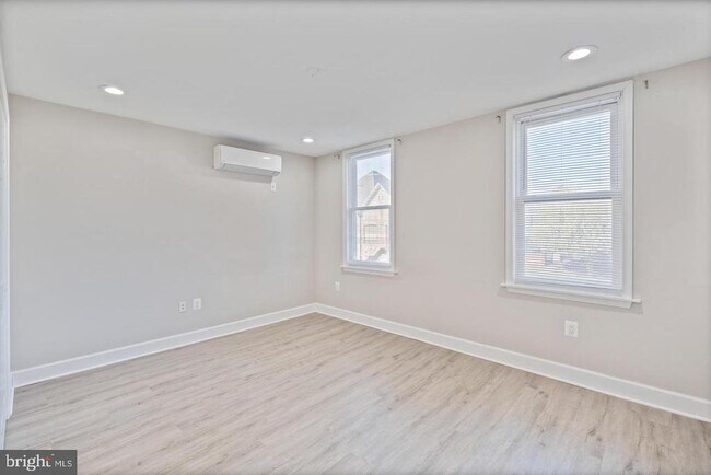 Building Photo - 3819 Roland Ave