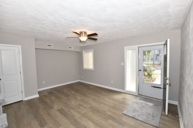 Building Photo - 1324 W 38th St