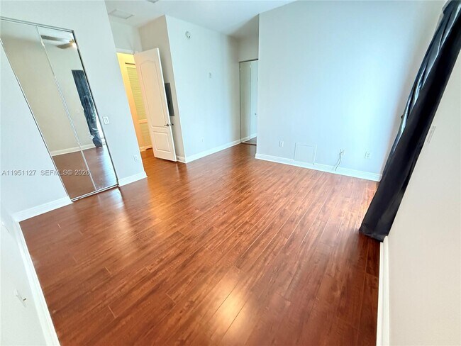 Building Photo - 312 SW 14th Ave