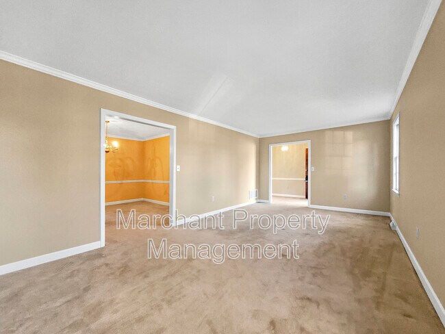 Building Photo - 100 Pine Wood Dr