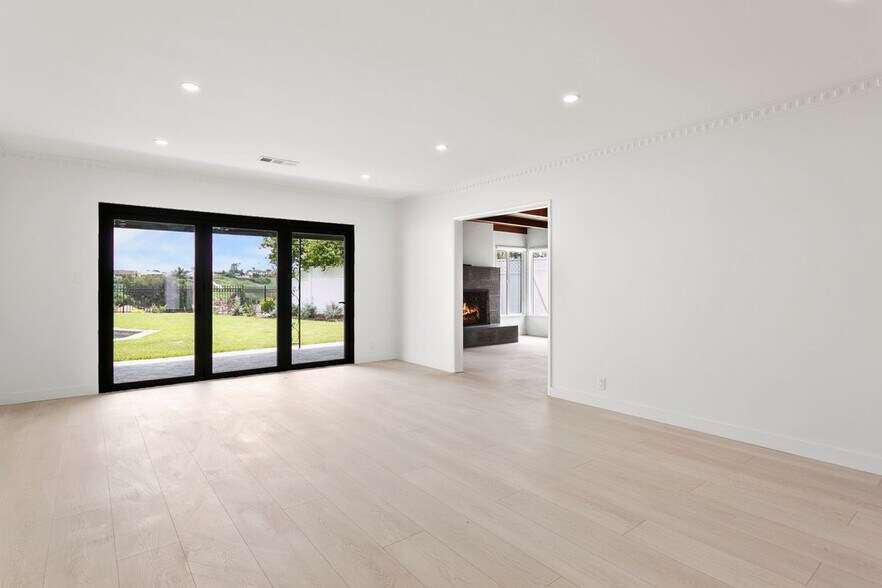 Building Photo - 4444 Don Felipe Dr