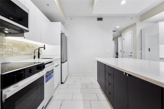 Building Photo - 5300 NW 87th Ave