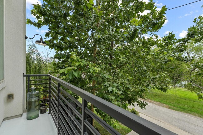 Building Photo - 3205 Baron St